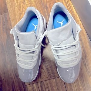 Jordan retro 11 low cement .. like new ! Size 14